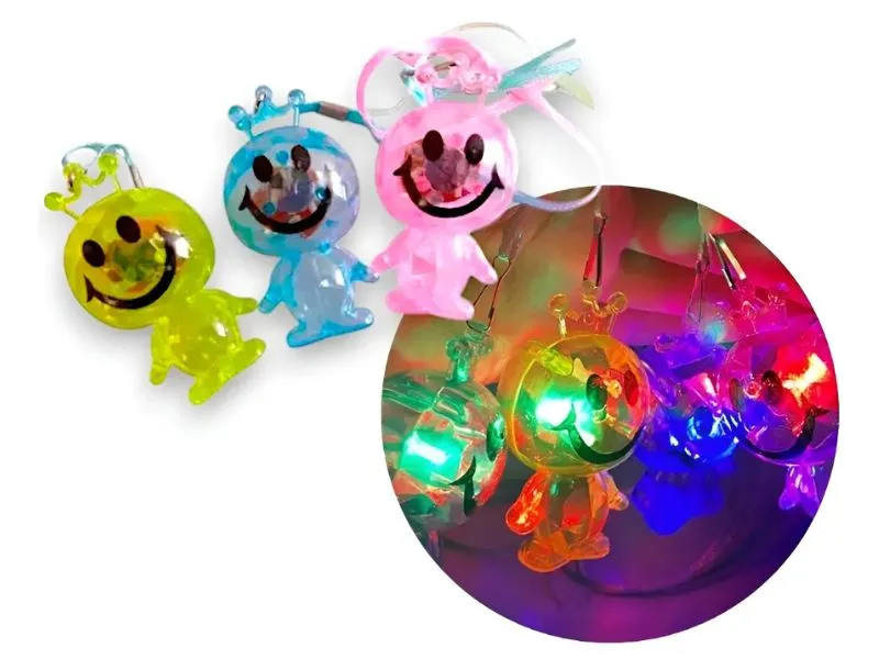 [8034107002133] COLGANTE C/LUZ ACRILICO CARITA CON CUERPITO (YJ0328) YJ IMPORT