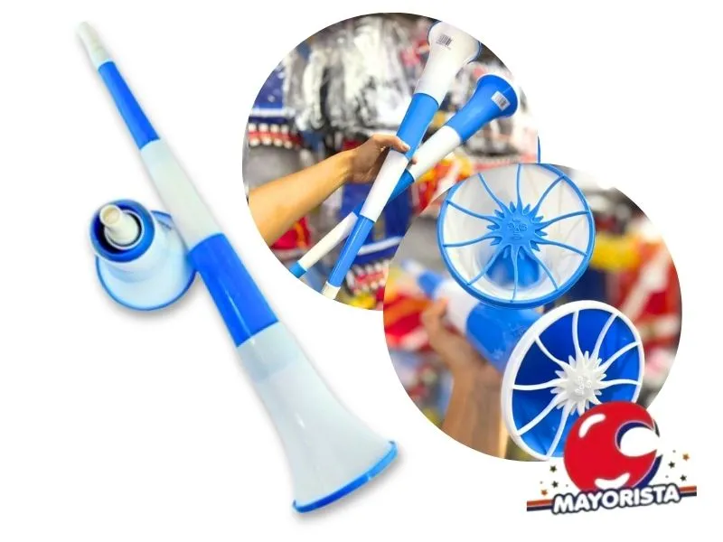 [7798125575338] CORNETA CANCHA PLEGABLE 55 CM CELESTE Y BLANCA CON SILBATO ARGENTINA - ELE