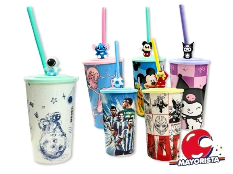 [8137] VASO PLASTICO INFANTIL CON MUNEQUITO, TAPA PLANA Y SORBETE (10507) STILO